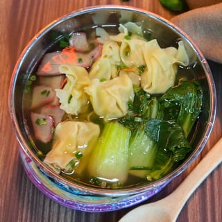 H10. Wonton Noodle Soup / 雲吞麵